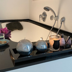 STAY AT HOME Wellness Badezimmer mit Cire Trudon Duftkerze